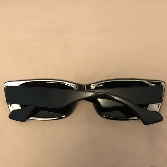 Trendy Sunnies - Picture 3 of 3